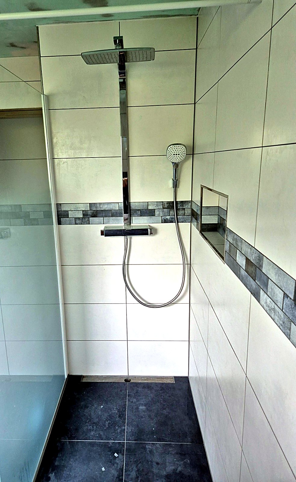 Fertige, geflieste Dusche – Badezimmer von AZ-Service